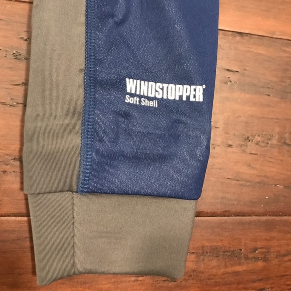 Mountain Hardware Windbreaker - Picture 4 of 5